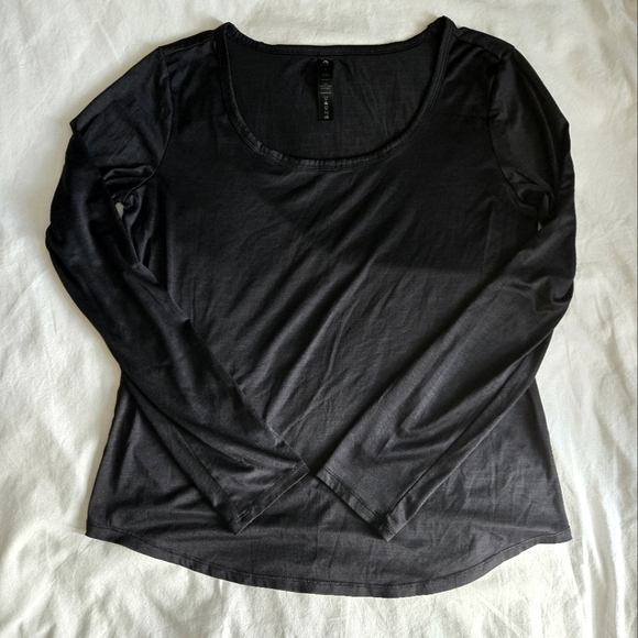 Woman's Basic Long SleeveTop Size S Used Black - Picture 2 of 6